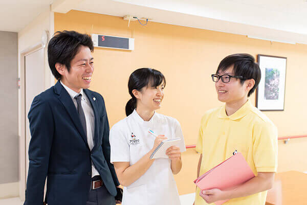 施設で働く社員